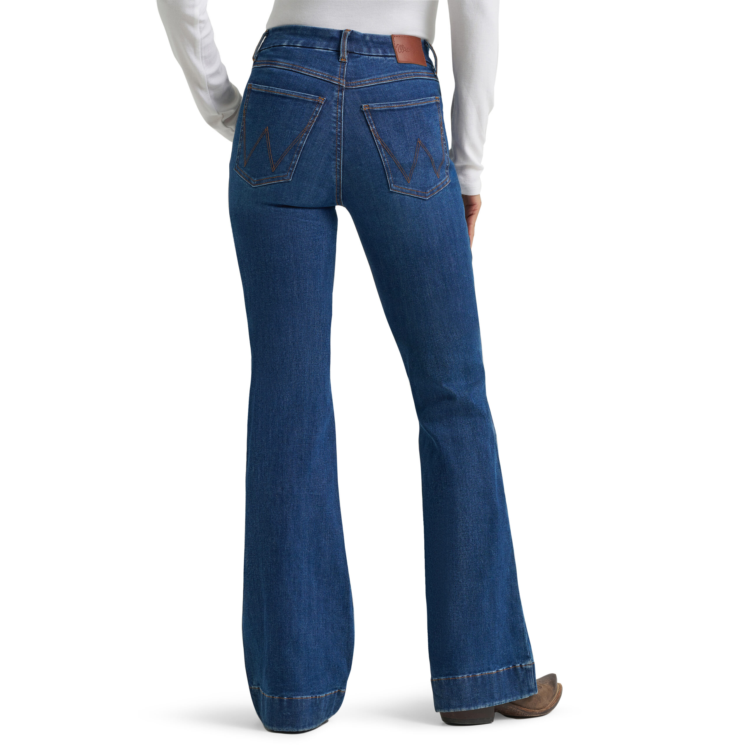 112382765 Women's Wrangler BESPOKE High Rise Trouser Jean in Reina - Image 2