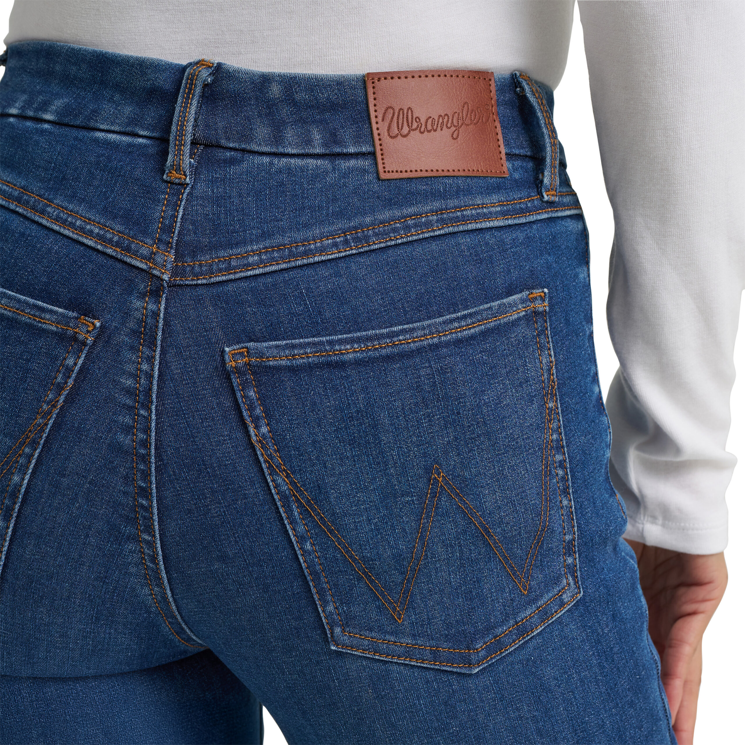 112382765 Women's Wrangler BESPOKE High Rise Trouser Jean in Reina - Image 4
