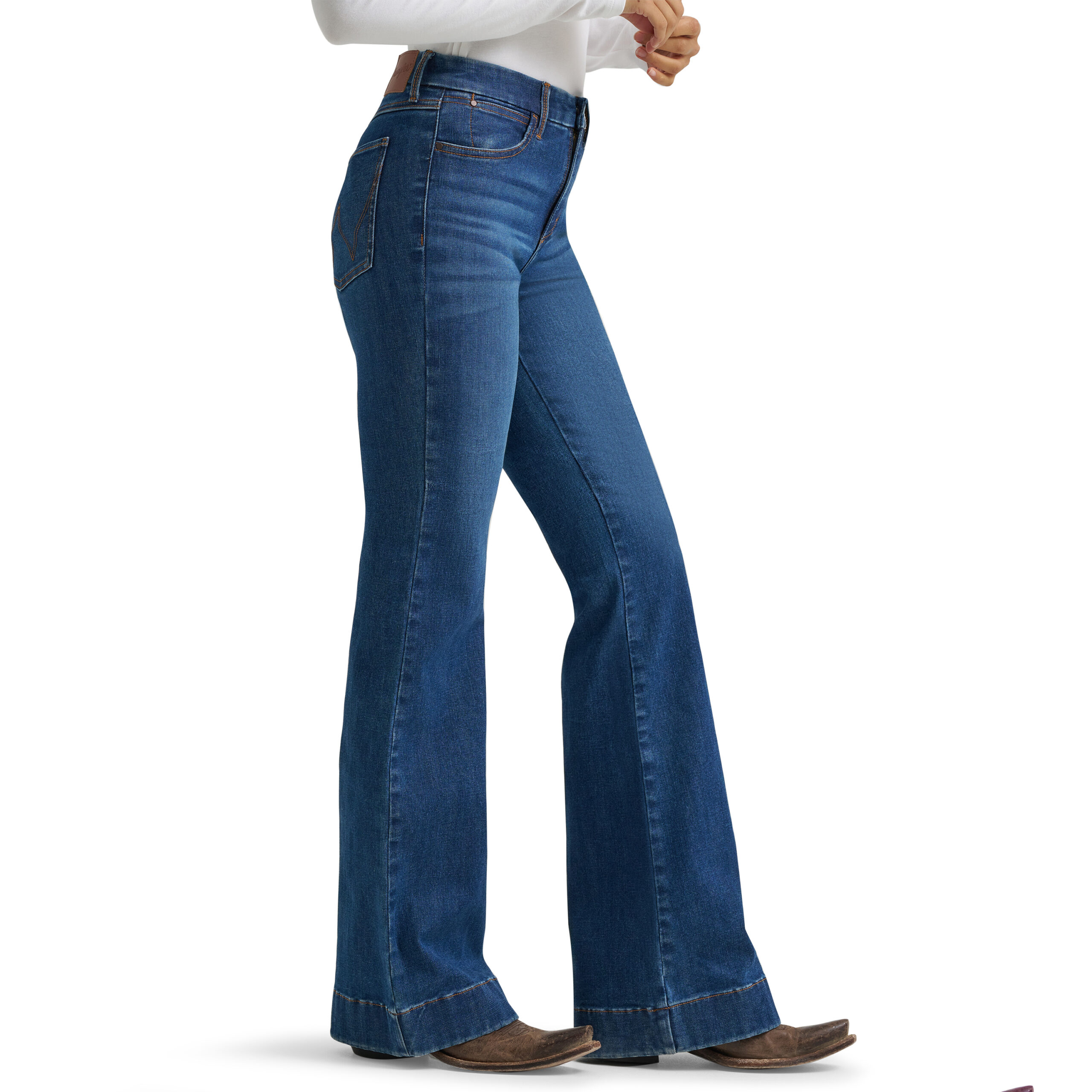 112382765 Women's Wrangler BESPOKE High Rise Trouser Jean in Reina - Image 3