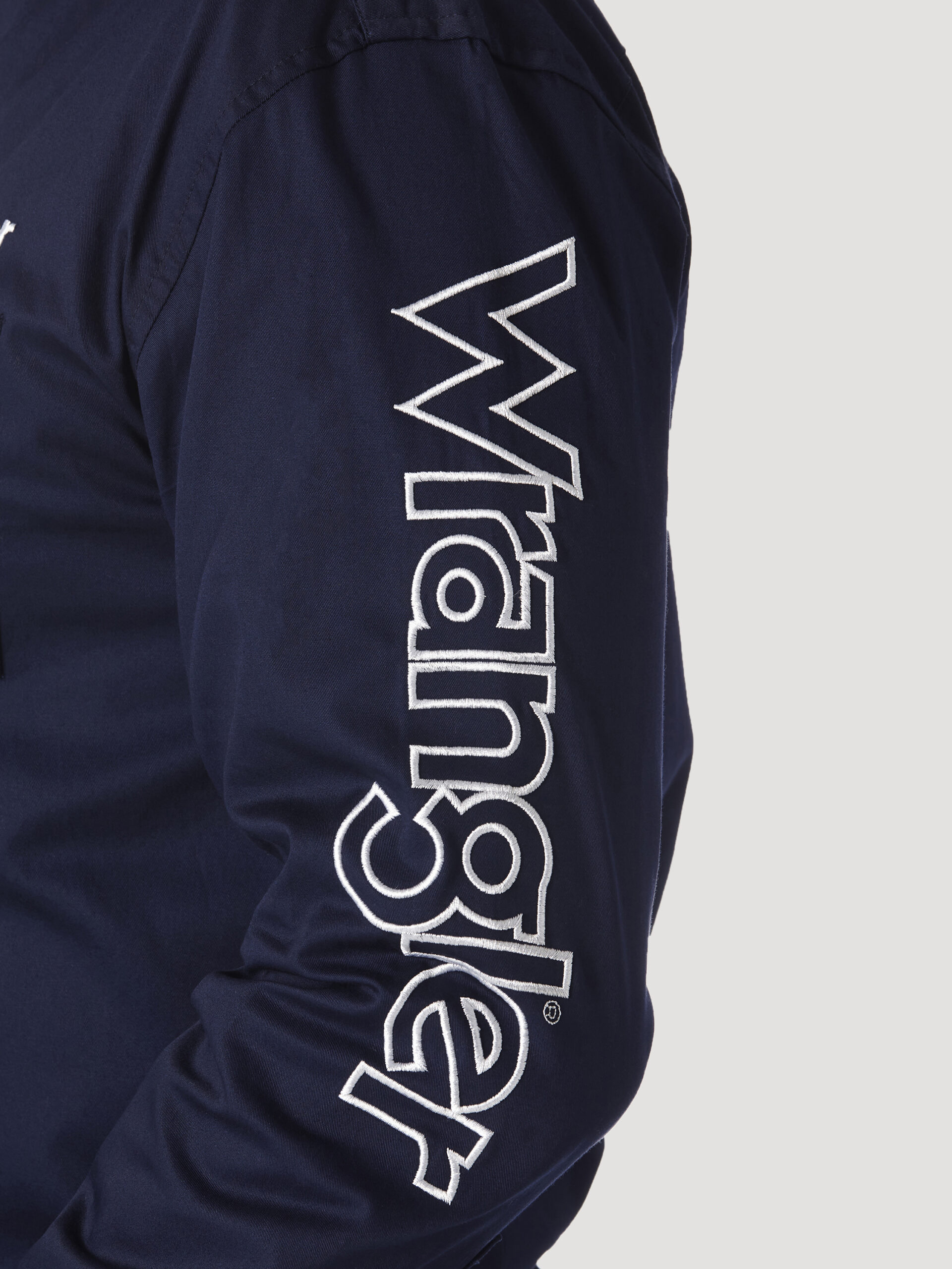 MP2327N Men's Wrangler® Logo Long Sleeve Button Down Solid Shirt - Image 5